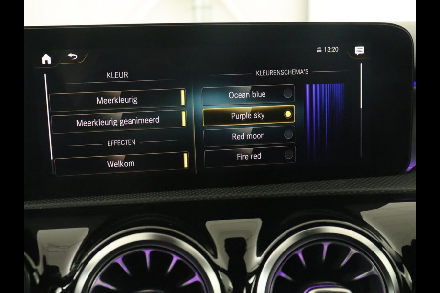 Mercedes-Benz A-Klasse 180 Business Solution AMG | Panoramadak | Stoelverwarming | Leder/Alcantara | Camera | Navigatie | Widescreen | Designo Mountaingrijs Magno