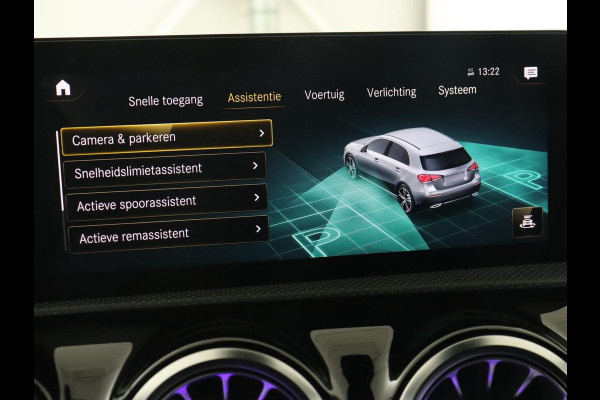 Mercedes-Benz A-Klasse 180 Business Solution AMG | Panoramadak | Stoelverwarming | Leder/Alcantara | Camera | Navigatie | Widescreen | Designo Mountaingrijs Magno