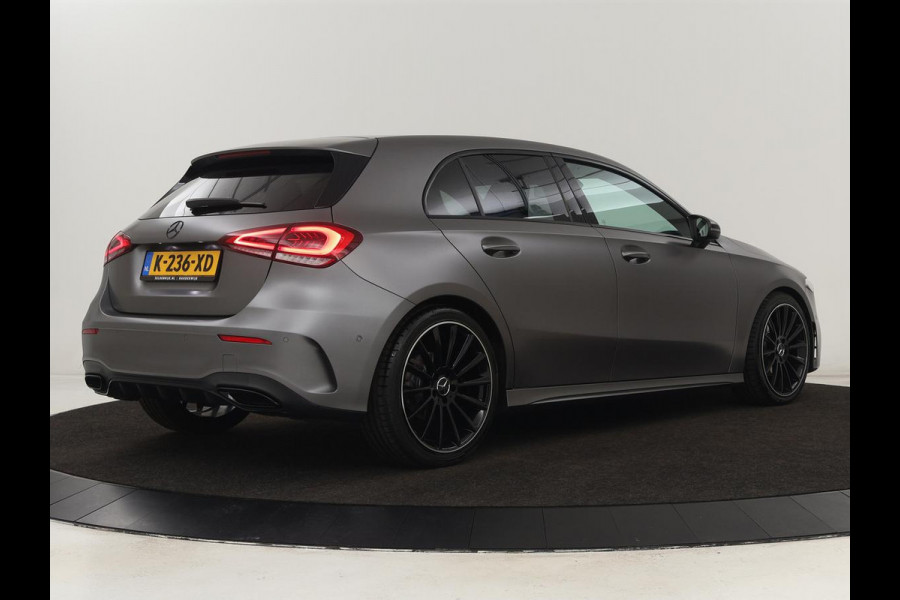 Mercedes-Benz A-Klasse 180 Business Solution AMG | Panoramadak | Stoelverwarming | Leder/Alcantara | Camera | Navigatie | Widescreen | Designo Mountaingrijs Magno