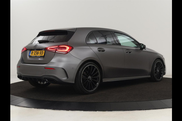 Mercedes-Benz A-Klasse 180 Business Solution AMG | Panoramadak | Stoelverwarming | Leder/Alcantara | Camera | Navigatie | Widescreen | Designo Mountaingrijs Magno