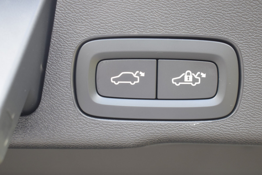 Volvo XC60 T8 AWD 455PK Plug-in hybrid Plus Bright | Leer | Pano Dak | Key Less | Park Assist Camera |