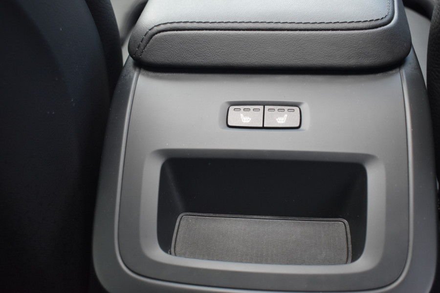 Volvo XC60 T8 AWD 455PK Plug-in hybrid Plus Bright | Leer | Pano Dak | Key Less | Park Assist Camera |