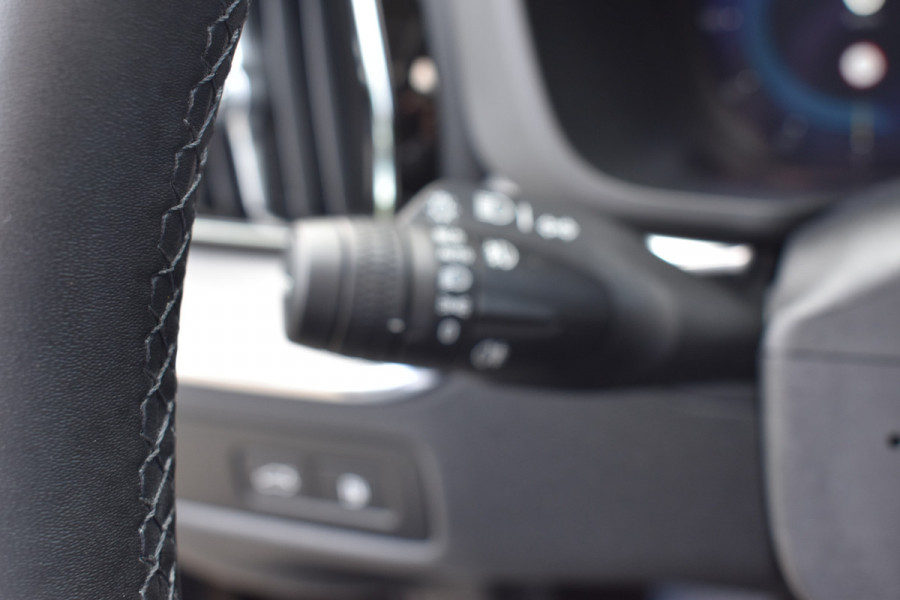 Volvo XC60 T8 AWD 455PK Plug-in hybrid Plus Bright | Leer | Pano Dak | Key Less | Park Assist Camera |