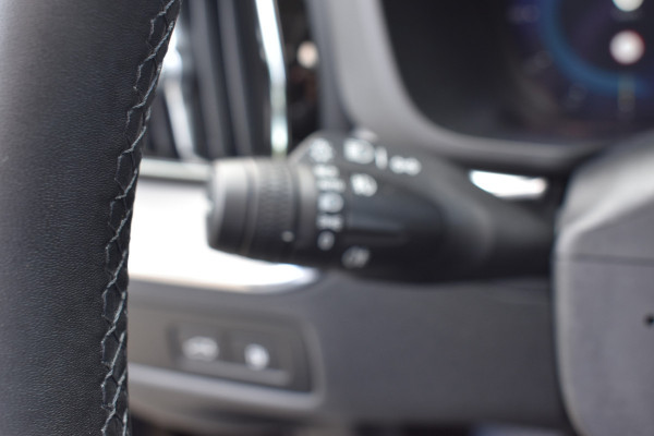 Volvo XC60 T8 AWD 455PK Plug-in hybrid Plus Bright | Leer | Pano Dak | Key Less | Park Assist Camera |