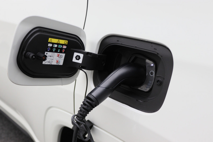 Jeep Compass 4xe 240 Plug-in Hybrid Electric S Leer, Virtual Cockpit, Camera, ACC, Apple Carplay, Rijstrooksensor, 19''