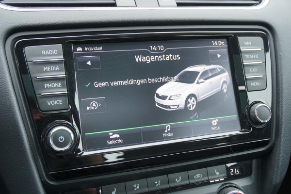 Škoda Octavia Combi 1.8 TSI Greentech Style Business 180PK + PANO / CAMERA / BI-XENON / KEYLESS