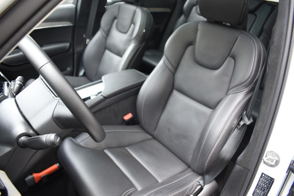Volvo XC90 T8 455PK Automaat Plug-in hybrid AWD Ultimate Dark / Bowers & Wilkins / Luchtvering / Head Up Display / 360 Camera / Massagestoelen / Gelaagde Zijruiten / Trekhaak /