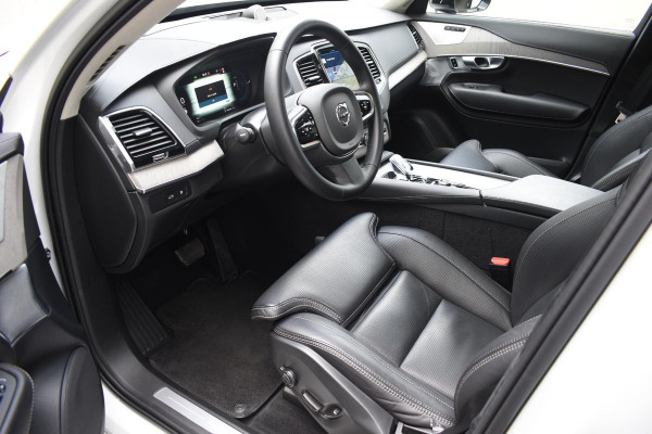 Volvo XC90 T8 455PK Automaat Plug-in hybrid AWD Ultimate Dark / Bowers & Wilkins / Luchtvering / Head Up Display / 360 Camera / Massagestoelen / Gelaagde Zijruiten / Trekhaak /