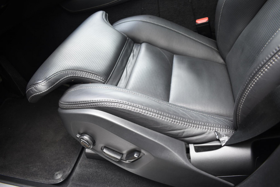 Volvo XC90 T8 455PK Automaat Plug-in hybrid AWD Ultimate Dark / Bowers & Wilkins / Luchtvering / Head Up Display / 360 Camera / Massagestoelen / Gelaagde Zijruiten / Trekhaak /