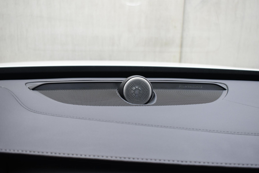 Volvo XC90 T8 455PK Automaat Plug-in hybrid AWD Ultimate Dark / Bowers & Wilkins / Luchtvering / Head Up Display / 360 Camera / Massagestoelen / Gelaagde Zijruiten / Trekhaak /
