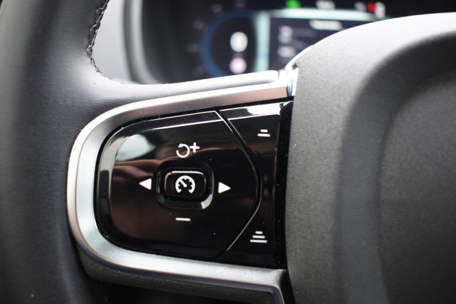 Volvo XC90 T8 455PK Automaat Plug-in hybrid AWD Ultimate Dark / Bowers & Wilkins / Luchtvering / Head Up Display / 360 Camera / Massagestoelen / Gelaagde Zijruiten / Trekhaak /