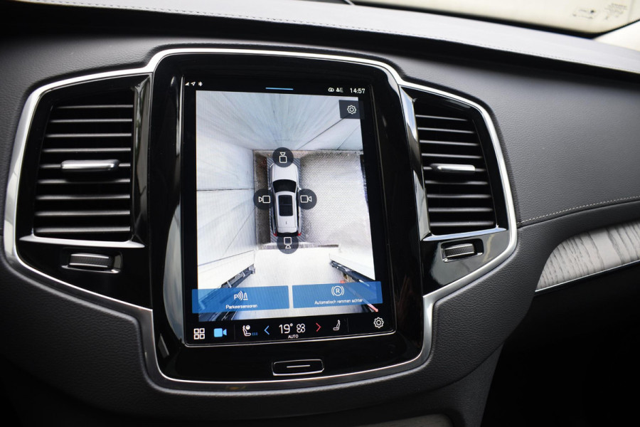 Volvo XC90 T8 455PK Automaat Plug-in hybrid AWD Ultimate Dark / Bowers & Wilkins / Luchtvering / Head Up Display / 360 Camera / Massagestoelen / Gelaagde Zijruiten / Trekhaak /
