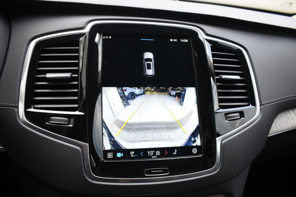 Volvo XC90 T8 455PK Automaat Plug-in hybrid AWD Ultimate Dark / Bowers & Wilkins / Luchtvering / Head Up Display / 360 Camera / Massagestoelen / Gelaagde Zijruiten / Trekhaak /