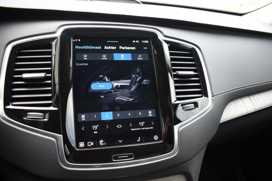 Volvo XC90 T8 455PK Automaat Plug-in hybrid AWD Ultimate Dark / Bowers & Wilkins / Luchtvering / Head Up Display / 360 Camera / Massagestoelen / Gelaagde Zijruiten / Trekhaak /