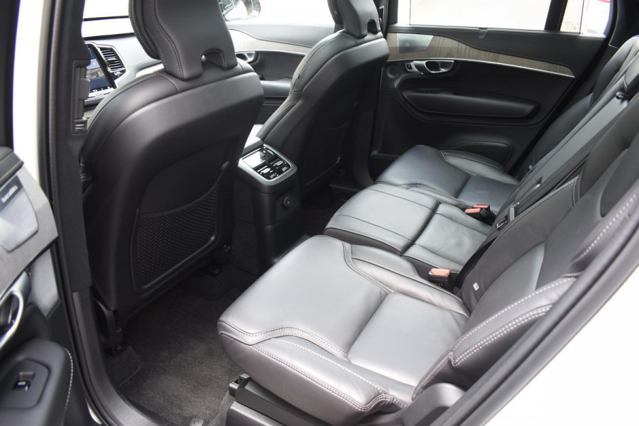 Volvo XC90 T8 455PK Automaat Plug-in hybrid AWD Ultimate Dark / Bowers & Wilkins / Luchtvering / Head Up Display / 360 Camera / Massagestoelen / Gelaagde Zijruiten / Trekhaak /