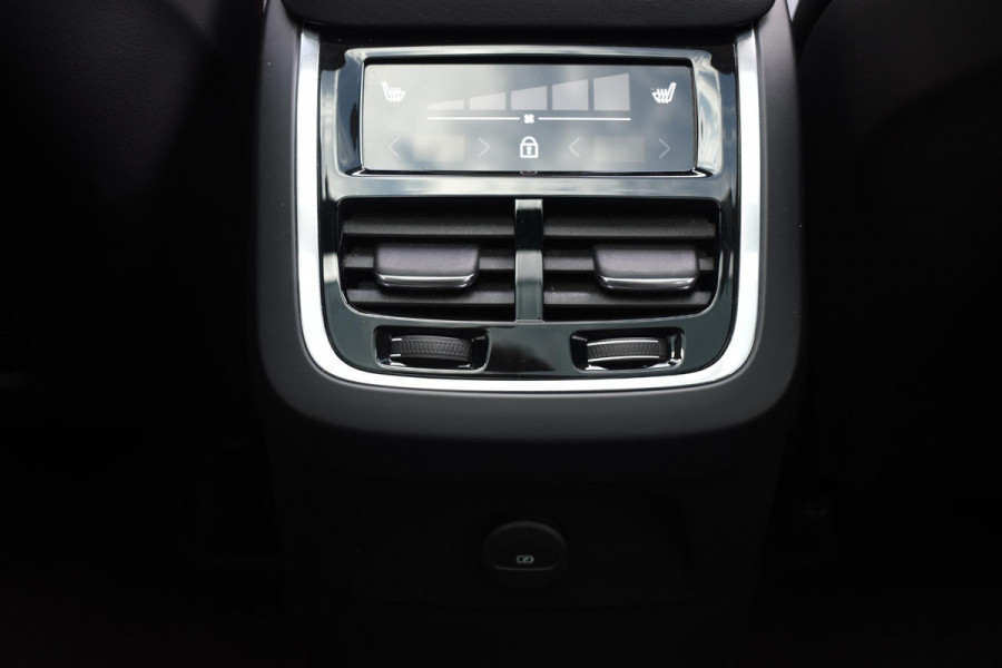 Volvo XC90 T8 455PK Automaat Plug-in hybrid AWD Ultimate Dark / Bowers & Wilkins / Luchtvering / Head Up Display / 360 Camera / Massagestoelen / Gelaagde Zijruiten / Trekhaak /