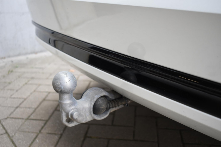 Volvo XC90 T8 455PK Automaat Plug-in hybrid AWD Ultimate Dark / Bowers & Wilkins / Luchtvering / Head Up Display / 360 Camera / Massagestoelen / Gelaagde Zijruiten / Trekhaak /