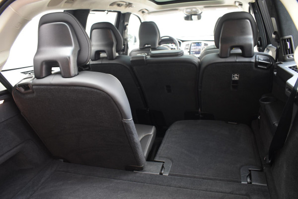 Volvo XC90 T8 455PK Automaat Plug-in hybrid AWD Ultimate Dark / Bowers & Wilkins / Luchtvering / Head Up Display / 360 Camera / Massagestoelen / Gelaagde Zijruiten / Trekhaak /