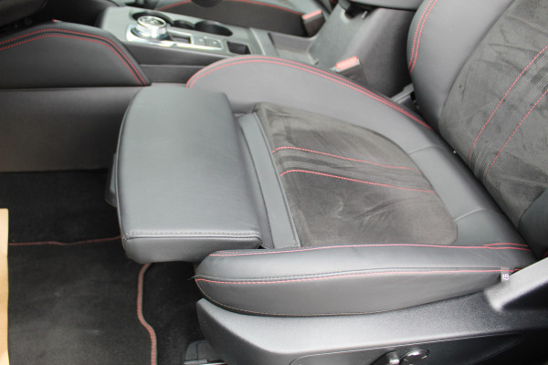 Ford Kuga 2.5 PHEV ST-Line X , 2100kg trekgewicht , Nieuw Model Van €. 54.937,- voor €. 44.735,- ! Trekgewicht van 2.100kg ! AGR stoelen voor , Winterpack