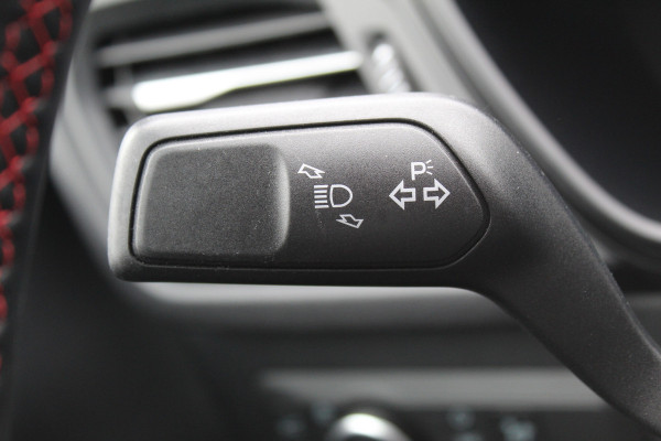 Ford Kuga 2.5 PHEV ST-Line X , 2100kg trekgewicht , Nieuw Model Van €. 54.937,- voor €. 44.735,- ! Trekgewicht van 2.100kg ! AGR stoelen voor , Winterpack