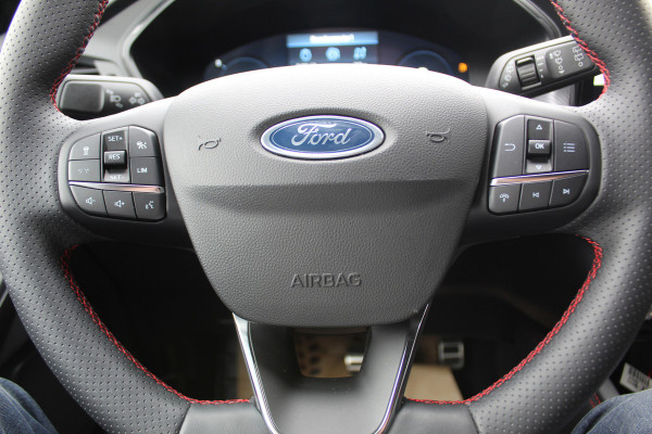 Ford Kuga 2.5 PHEV ST-Line X , 2100kg trekgewicht , Nieuw Model Van €. 54.937,- voor €. 44.735,- ! Trekgewicht van 2.100kg ! AGR stoelen voor , Winterpack