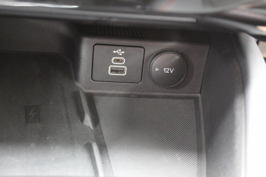Ford Kuga 2.5 PHEV ST-Line X , 2100kg trekgewicht , Nieuw Model Van €. 54.937,- voor €. 44.735,- ! Trekgewicht van 2.100kg ! AGR stoelen voor , Winterpack