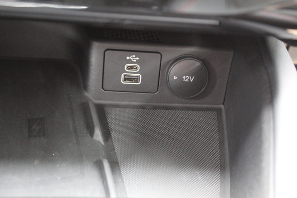 Ford Kuga 2.5 PHEV ST-Line X , 2100kg trekgewicht , Nieuw Model Van €. 54.937,- voor €. 44.735,- ! Trekgewicht van 2.100kg ! AGR stoelen voor , Winterpack