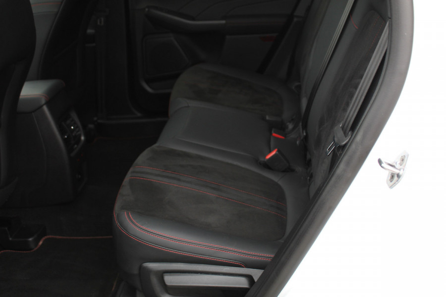 Ford Kuga 2.5 PHEV ST-Line X , 2100kg trekgewicht , Nieuw Model Van €. 54.937,- voor €. 44.735,- ! Trekgewicht van 2.100kg ! AGR stoelen voor , Winterpack