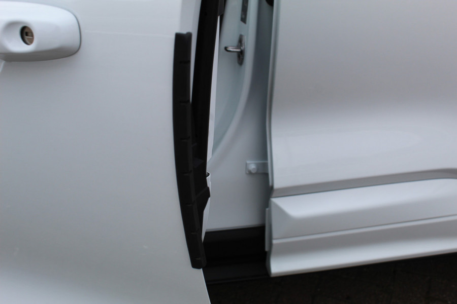 Ford Kuga 2.5 PHEV ST-Line X , 2100kg trekgewicht , Nieuw Model Van €. 54.937,- voor €. 44.735,- ! Trekgewicht van 2.100kg ! AGR stoelen voor , Winterpack