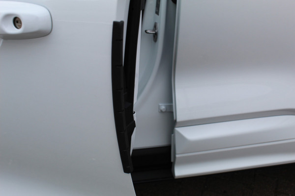 Ford Kuga 2.5 PHEV ST-Line X , 2100kg trekgewicht , Nieuw Model Van €. 54.937,- voor €. 44.735,- ! Trekgewicht van 2.100kg ! AGR stoelen voor , Winterpack