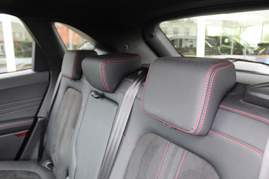Ford Kuga 2.5 PHEV ST-Line X , 2100kg trekgewicht , Nieuw Model Van €. 54.937,- voor €. 44.735,- ! Trekgewicht van 2.100kg ! AGR stoelen voor , Winterpack