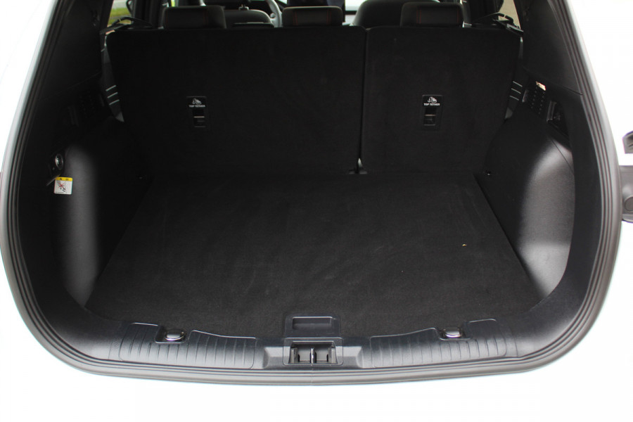 Ford Kuga 2.5 PHEV ST-Line X , 2100kg trekgewicht , Nieuw Model Van €. 54.937,- voor €. 44.735,- ! Trekgewicht van 2.100kg ! AGR stoelen voor , Winterpack