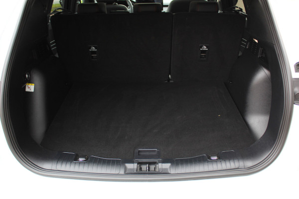 Ford Kuga 2.5 PHEV ST-Line X , 2100kg trekgewicht , Nieuw Model Van €. 54.937,- voor €. 44.735,- ! Trekgewicht van 2.100kg ! AGR stoelen voor , Winterpack