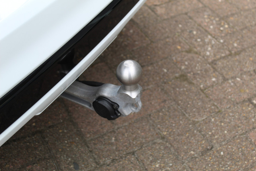 Ford Kuga 2.5 PHEV ST-Line X , 2100kg trekgewicht , Nieuw Model Van €. 54.937,- voor €. 44.735,- ! Trekgewicht van 2.100kg ! AGR stoelen voor , Winterpack