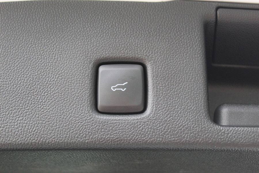 Ford Kuga 2.5 PHEV ST-Line X , 2100kg trekgewicht , Nieuw Model Van €. 54.937,- voor €. 44.735,- ! Trekgewicht van 2.100kg ! AGR stoelen voor , Winterpack