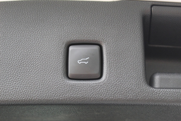 Ford Kuga 2.5 PHEV ST-Line X , 2100kg trekgewicht , Nieuw Model Van €. 54.937,- voor €. 44.735,- ! Trekgewicht van 2.100kg ! AGR stoelen voor , Winterpack