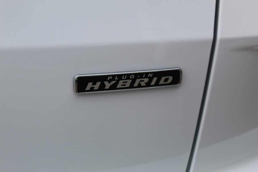 Ford Kuga 2.5 PHEV ST-Line X , 2100kg trekgewicht , Nieuw Model Van €. 54.937,- voor €. 44.735,- ! Trekgewicht van 2.100kg ! AGR stoelen voor , Winterpack