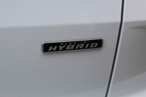 Ford Kuga 2.5 PHEV ST-Line X , 2100kg trekgewicht , Nieuw Model Van €. 54.937,- voor €. 44.735,- ! Trekgewicht van 2.100kg ! AGR stoelen voor , Winterpack
