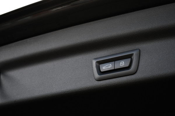 BMW X1 xDrive25e M-Sport Pano ACC 360 HUD 19inch Adp-onderstel BTW-auto