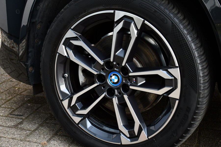 BMW X1 xDrive25e M-Sport Pano ACC 360 HUD 19inch Adp-onderstel BTW-auto