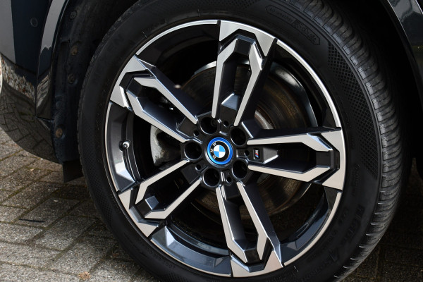 BMW X1 xDrive25e M-Sport Pano ACC 360 HUD 19inch Adp-onderstel BTW-auto