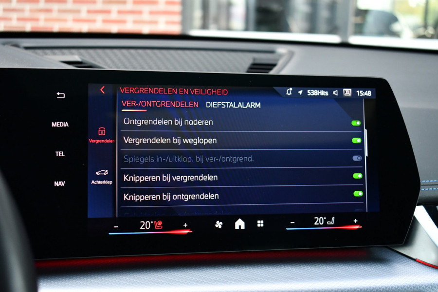 BMW X1 xDrive25e M-Sport Pano ACC 360 HUD 19inch Adp-onderstel BTW-auto