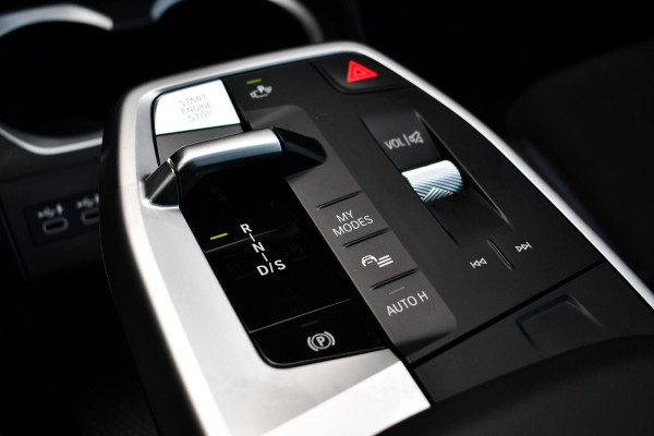 BMW X1 xDrive25e M-Sport Pano ACC 360 HUD 19inch Adp-onderstel BTW-auto