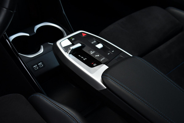 BMW X1 xDrive25e M-Sport Pano ACC 360 HUD 19inch Adp-onderstel BTW-auto