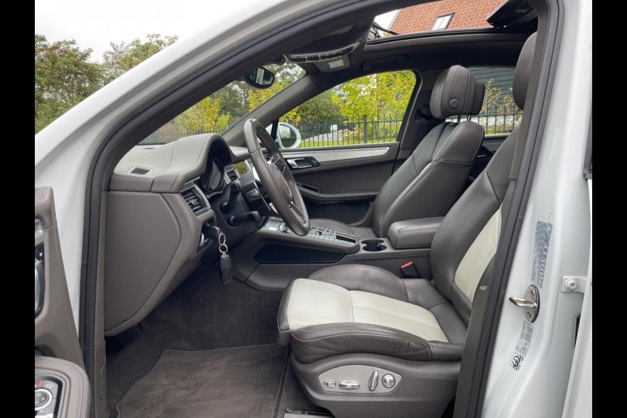 Porsche Macan 2.0 252PK Facelift /Panoramadak/Luchtvering/Led-Xenon/Camera/Electr-Trekhaak 1-Eigenaar Dealer-onderhouden Porsche Macan 2.0 252PK Facelift /Panoramadak/Luchtvering/Led-Xenon/Camera/Electr-Trekhaak 1-Eigenaar Dealer-onderhouden