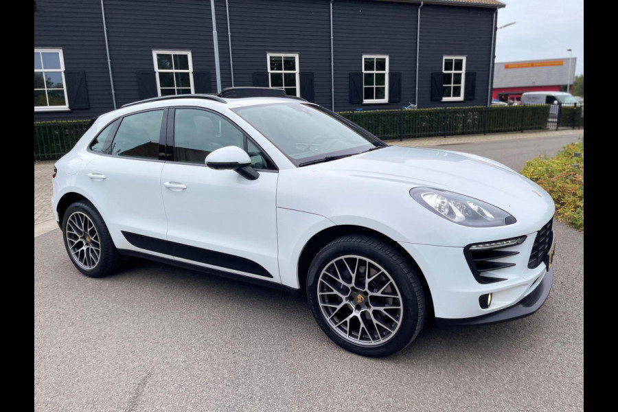 Porsche Macan 2.0 252PK Facelift /Panoramadak/Luchtvering/Led-Xenon/Camera/Electr-Trekhaak 1-Eigenaar Dealer-onderhouden Porsche Macan 2.0 252PK Facelift /Panoramadak/Luchtvering/Led-Xenon/Camera/Electr-Trekhaak 1-Eigenaar Dealer-onderhouden