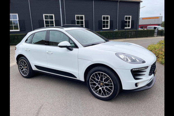 Porsche Macan 2.0 252PK Facelift /Panoramadak/Luchtvering/Led-Xenon/Camera/Electr-Trekhaak 1-Eigenaar Dealer-onderhouden Porsche Macan 2.0 252PK Facelift /Panoramadak/Luchtvering/Led-Xenon/Camera/Electr-Trekhaak 1-Eigenaar Dealer-onderhouden