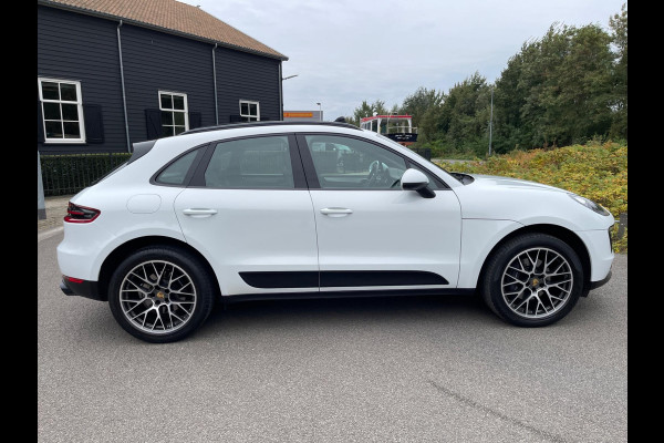 Porsche Macan 2.0 252PK Facelift /Panoramadak/Luchtvering/Led-Xenon/Camera/Electr-Trekhaak 1-Eigenaar Dealer-onderhouden Porsche Macan 2.0 252PK Facelift /Panoramadak/Luchtvering/Led-Xenon/Camera/Electr-Trekhaak 1-Eigenaar Dealer-onderhouden