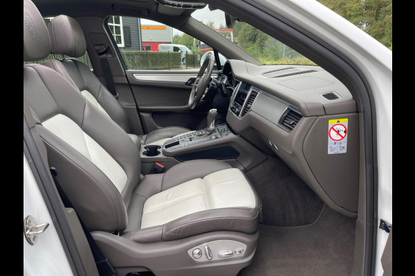 Porsche Macan 2.0 252PK Facelift /Panoramadak/Luchtvering/Led-Xenon/Camera/Electr-Trekhaak 1-Eigenaar Dealer-onderhouden Porsche Macan 2.0 252PK Facelift /Panoramadak/Luchtvering/Led-Xenon/Camera/Electr-Trekhaak 1-Eigenaar Dealer-onderhouden
