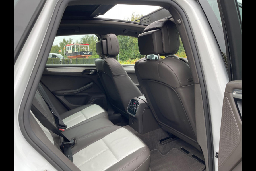 Porsche Macan 2.0 252PK Facelift /Panoramadak/Luchtvering/Led-Xenon/Camera/Electr-Trekhaak 1-Eigenaar Dealer-onderhouden Porsche Macan 2.0 252PK Facelift /Panoramadak/Luchtvering/Led-Xenon/Camera/Electr-Trekhaak 1-Eigenaar Dealer-onderhouden